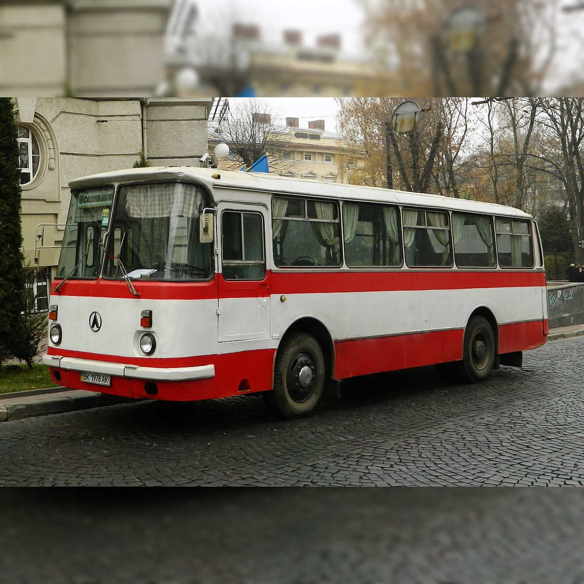 Источник фото: https://uk.m.wikipedia.org/wiki/Файл:LAZ-695_BK_1978_AK_(Rivne,_cropped).jpg