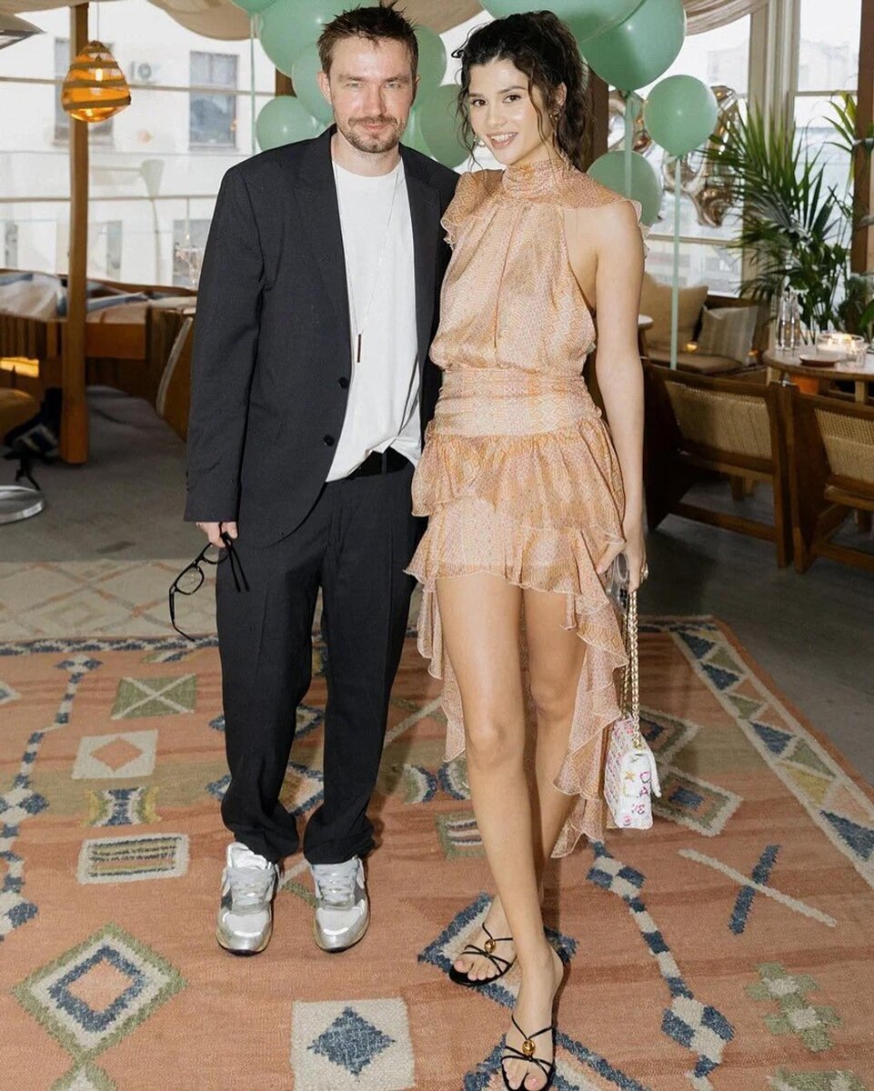     Александр Петров с супругой Викторией. Фото: Инстаграм* @viktoriyaantonova_