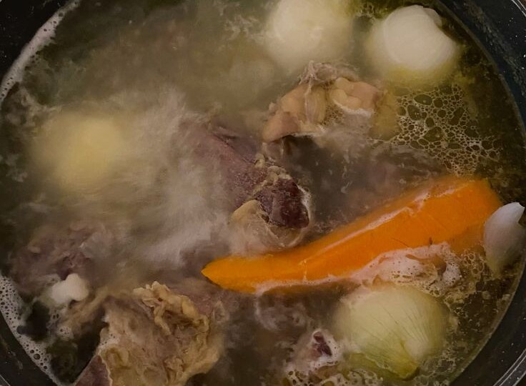 Суставы болят и хрустят? 5 продуктов, которые "смажут" их