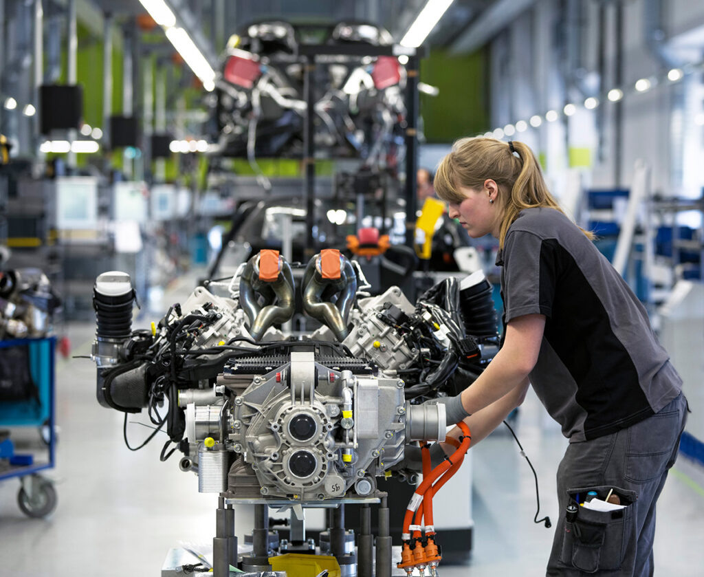 Автопроизводители дают одобрение маслам BIZOL, как смазывающим материалам способным раскрыть весь потенциал двигателей.