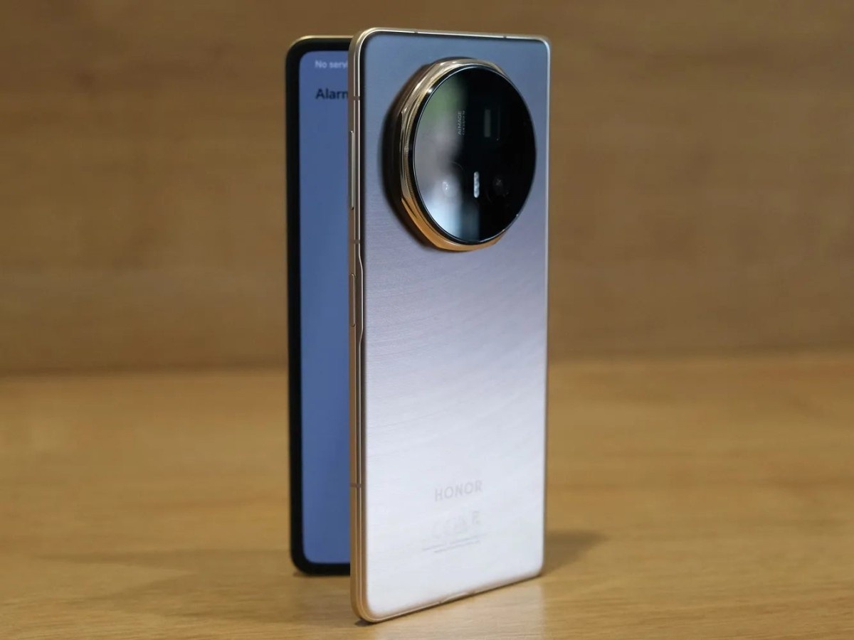    Рекордно тонкий и вполне прочный. Впечатления от Honor Magic V5 в СМИ