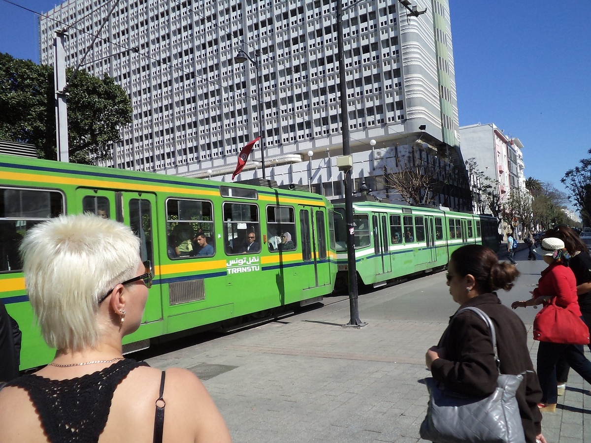 трамваина улицах Туниса