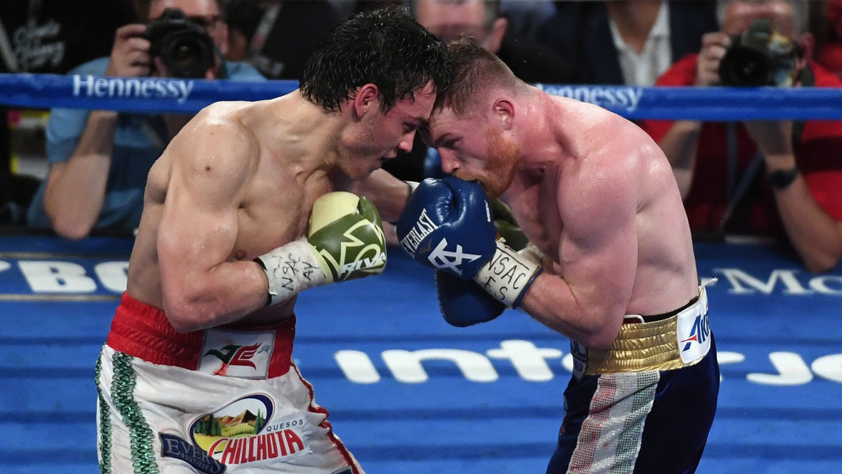    Хулио Сезар Чавес-младший и Сауль Альварес. Getty Images