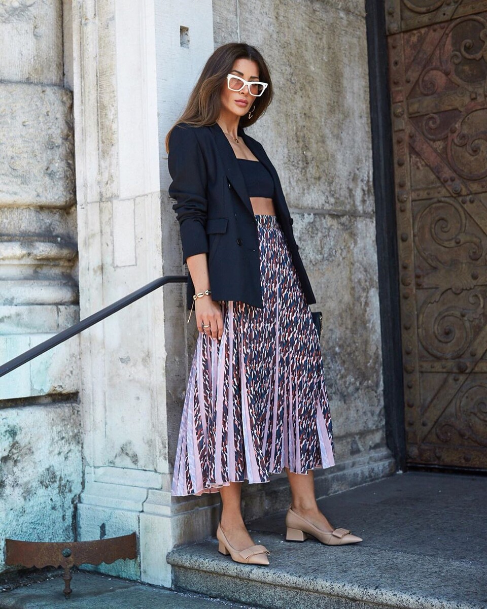 @shortstoriesandskirts/