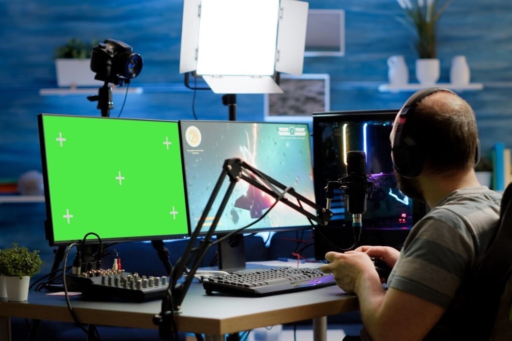    Фото © Freepik / DC Studio