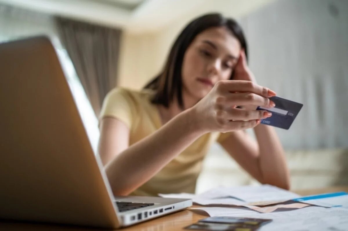    Одна из причин сокращения лимита — желание банка уменьшить свои риски.