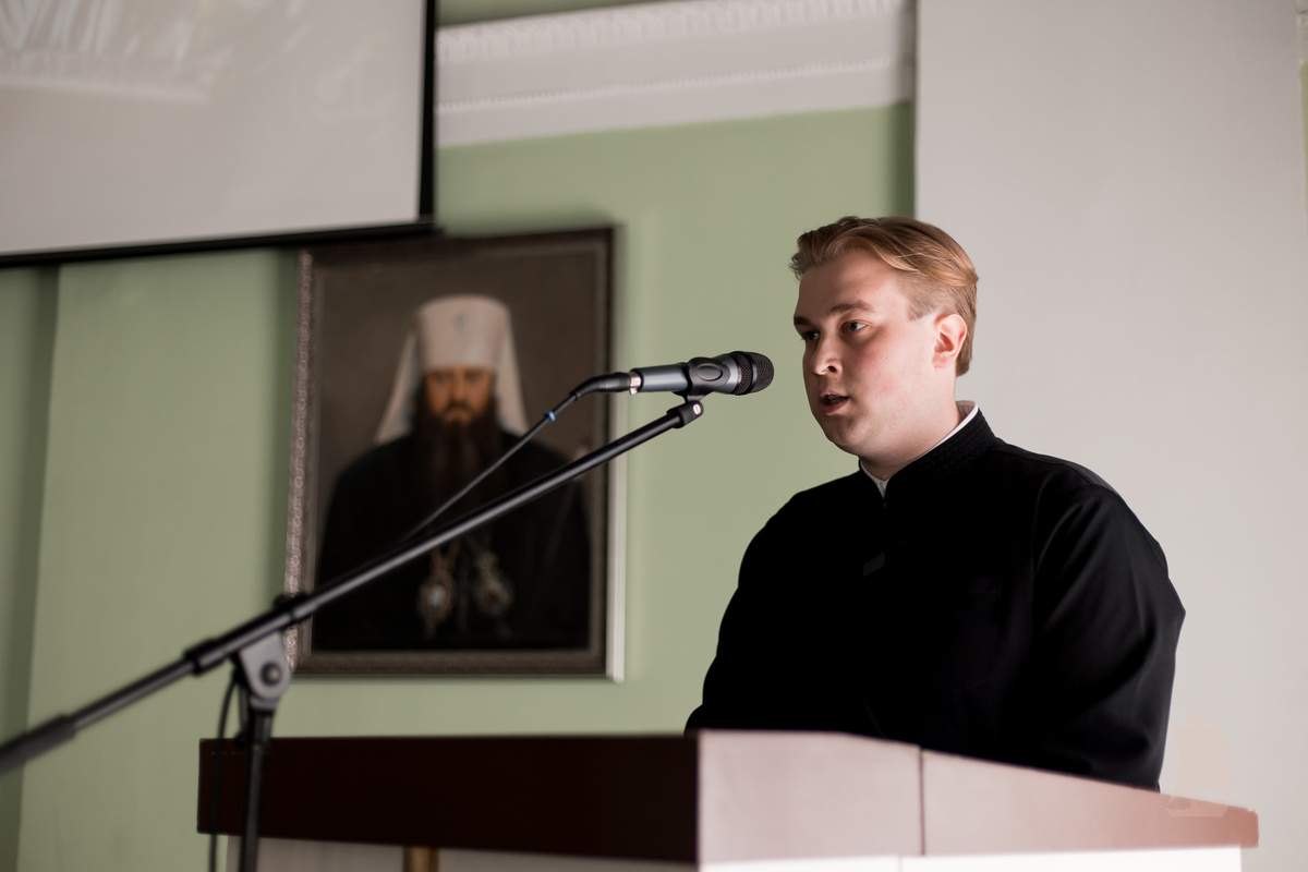 Чтец Святослав Тоготин