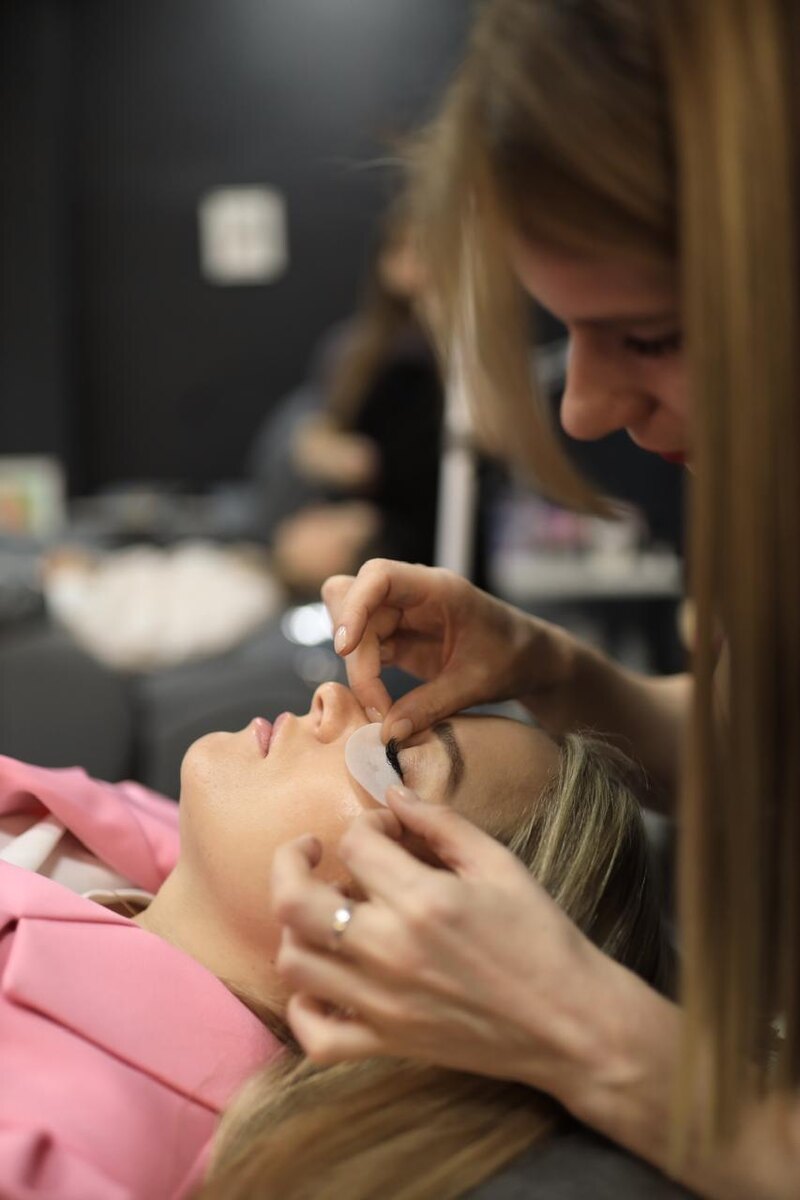 Повышение квалификации мастеров на постоянной основе.