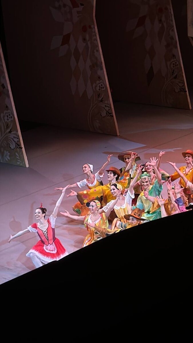 Чиполлоне-отец	— Александр Смольянинов. Чиполла-мать — Анна Балукова. Чиполлетта-сестра — Мария Шувалова. Редиска-отец — Глеб Асадченко. Редиска-мать	— Анастасия Винокур. Редисочка-брат	— Элина Камалова. Профессор Груша — Максим Иванов. Чиполлино — Иван Сорокин. Редисочка — Мария Мишина. Кум Тыква — Егор Шарков. Магнолия — Мария Виноградова. Граф Вишенка — Клим Ефимов. Виноградинка — Данила Клименко.