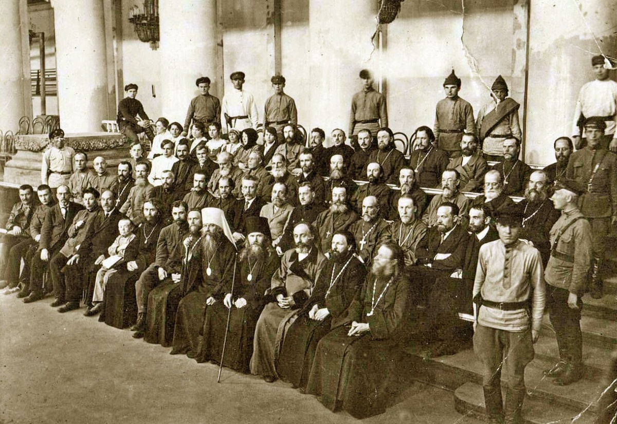 Источник: Град Петров (https://www.grad-petrov.ru/broadcast/blagodarya-slushatelyam-kontserta-1-iyunya-2022-goda-budet-izdana-stenogramma-petrogradskogo-protsessa-iyunya-1922-goda/)