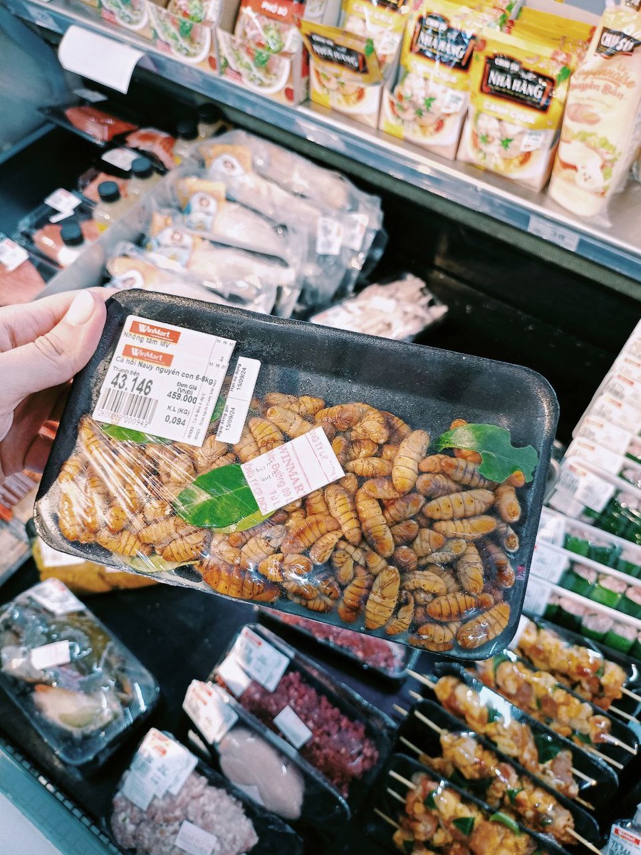 Вот таких личинок можно найти почти в любом WimMart