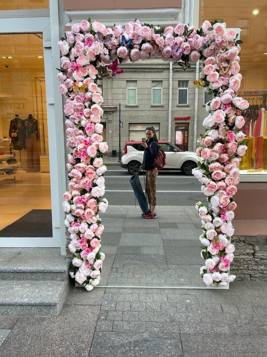 При входе и выходе в МЦ не нужно проходить электронную регистрацию (как, например, в МЦ «Тепло»). Но требуется до или после тренировки заполнить табличку на распечатанном листе: свое фио, кол-во лет, номер телефона и подпись. Если будете ходить регулярно, то попросят заполнить договор на безвозмездное оказание услуг. Табличку все равно каждую тренировку заполнять будет нужно)