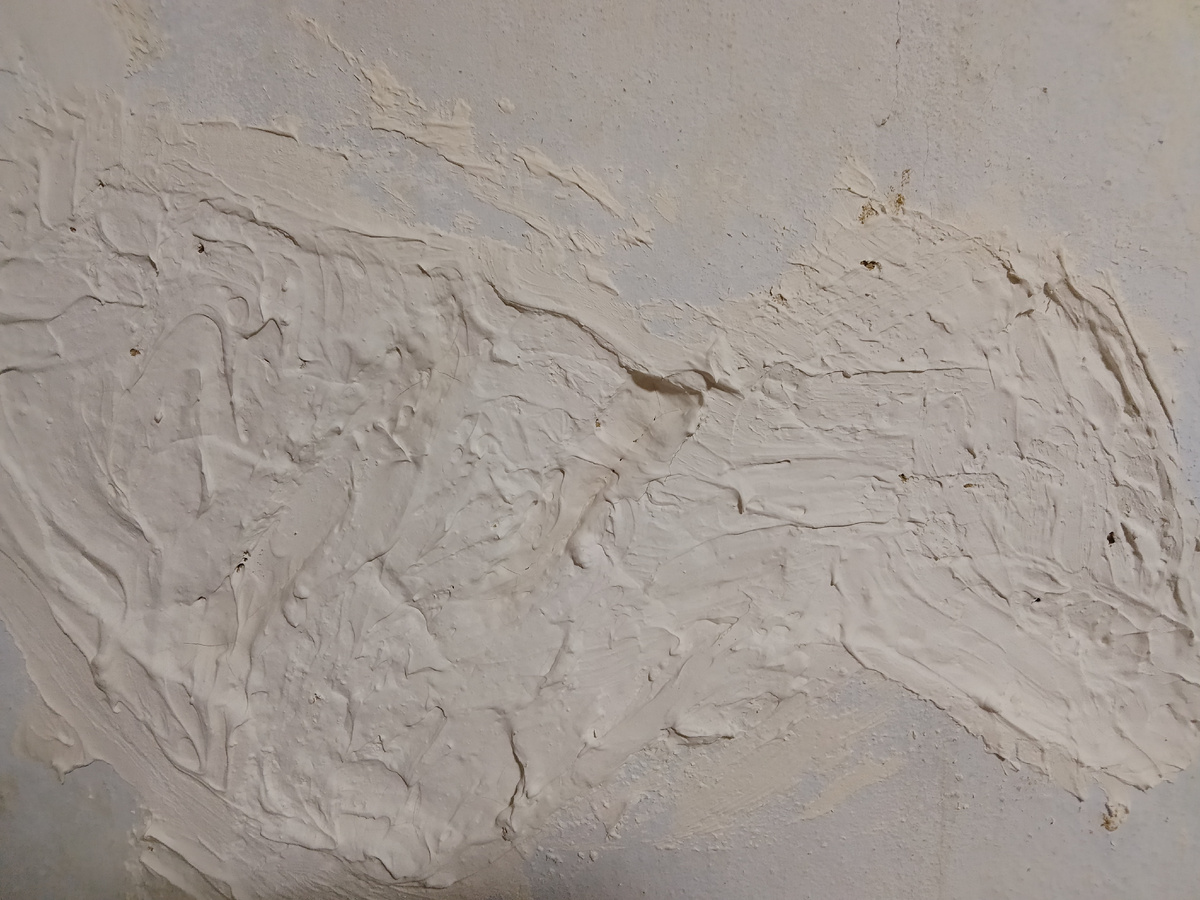 Замазала дыру 