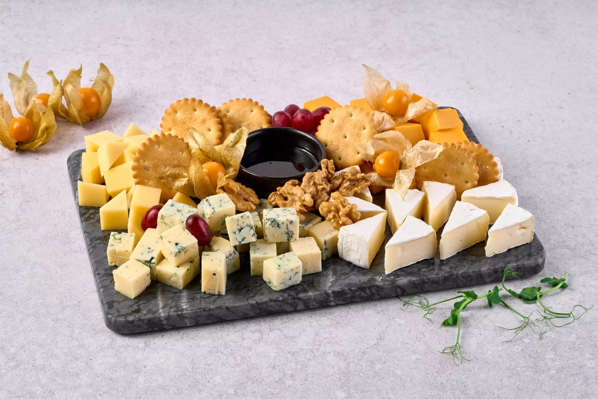    Секрет идеальной сырной тарелки с мёдом и грецким орехом