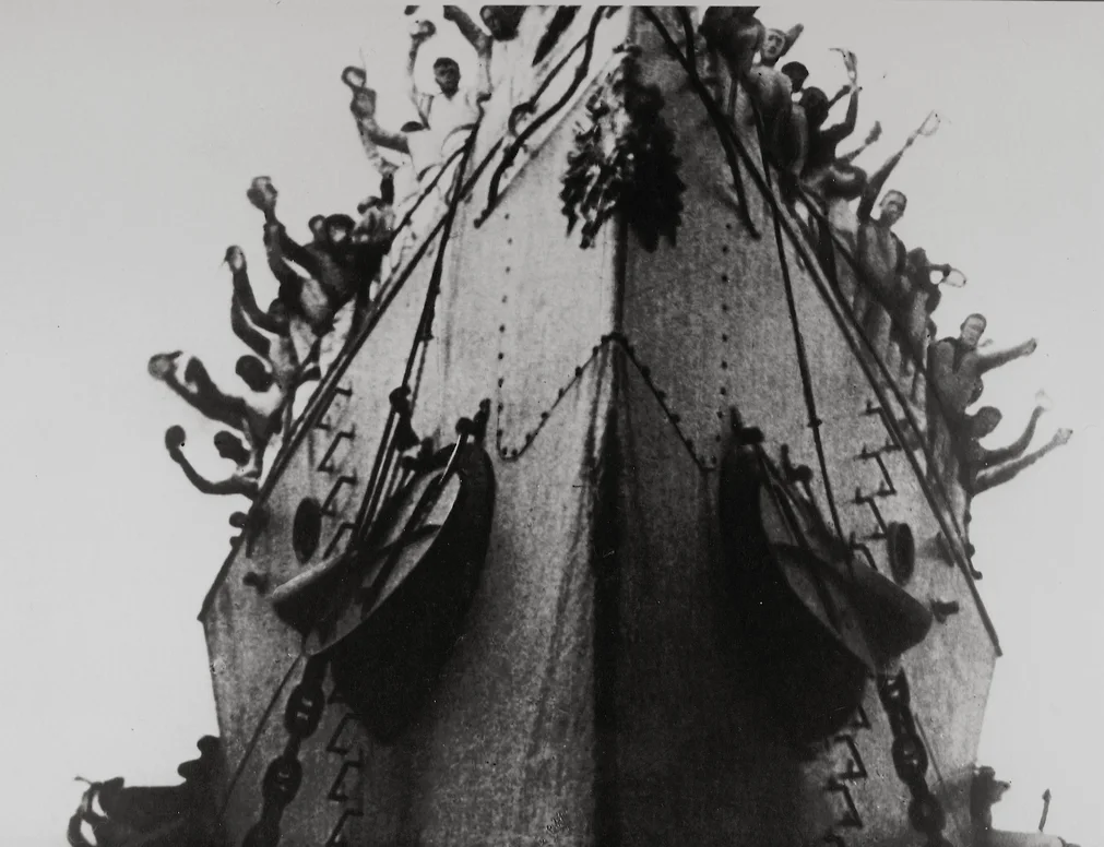 В роли «Потемкина» в фильме снимался корабль «Двенадцать апостолов» (на фото — кадр из фильма Сергея Эйзенштейна)
Фото: Zuma Press