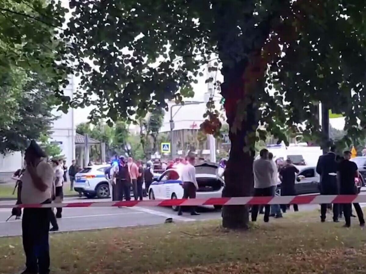    Обстановка на месте нападения на сотрудников ДПС в Нальчике, Кабардино-Балкария. Кадр видео из соцсетей