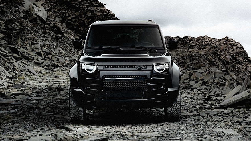   На фото: Land Rover Defender Octa Black