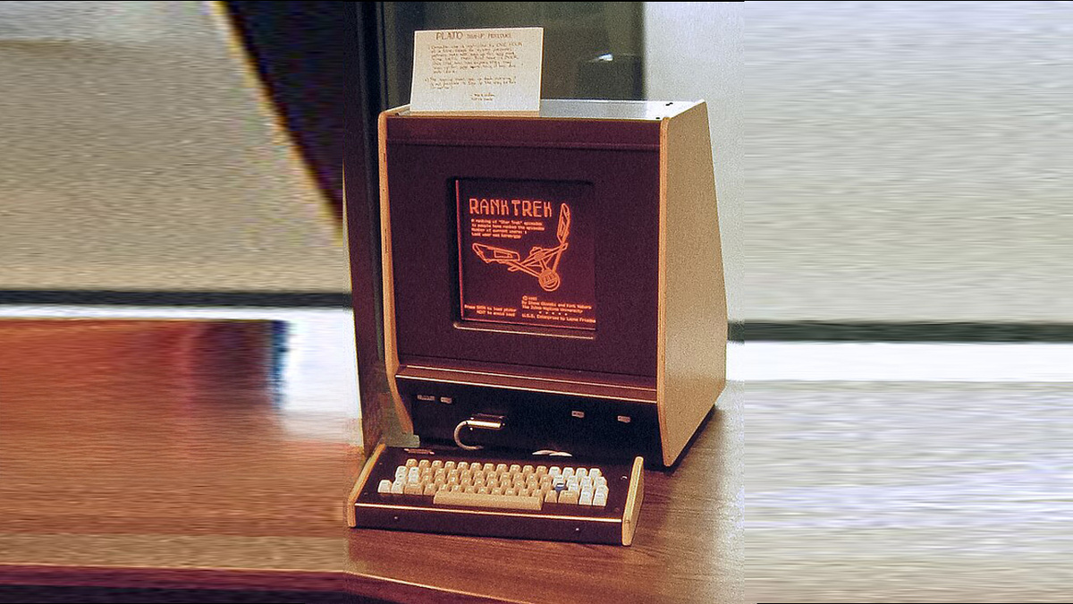 PLATO V иллюстрирует монохромное оранжевое свечение дисплея