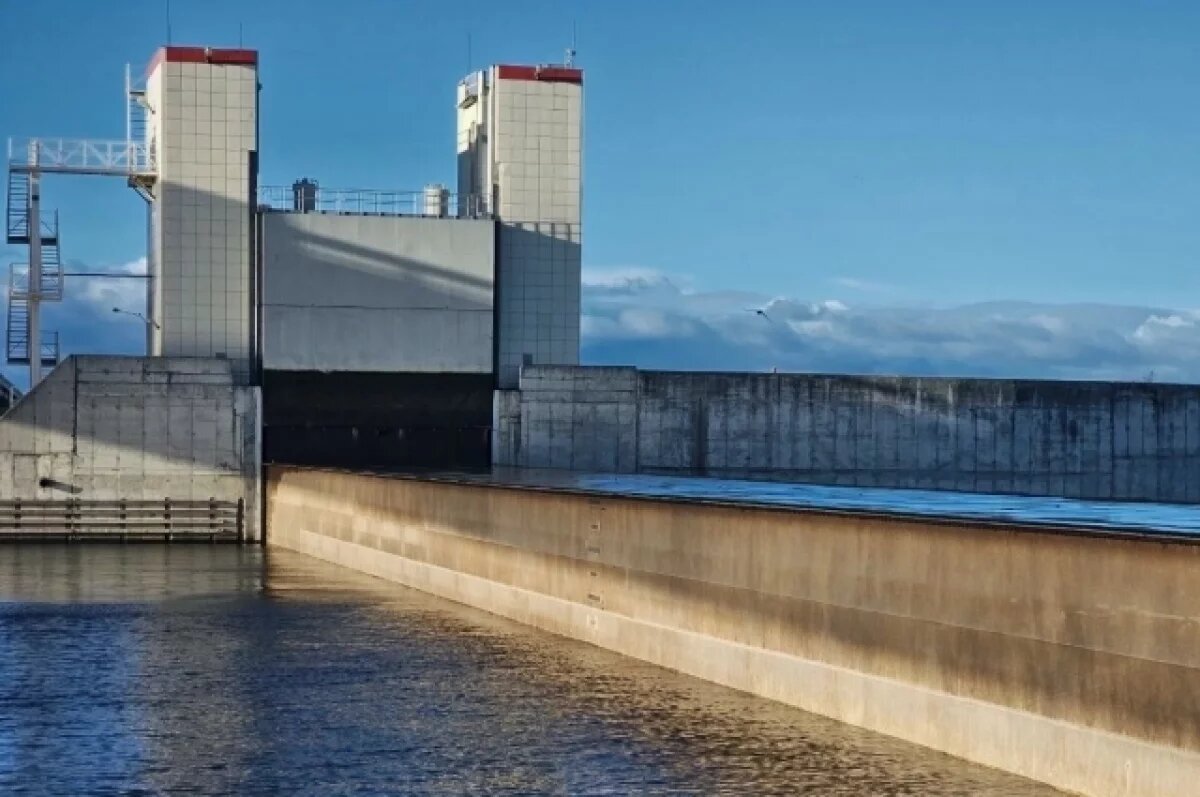    В Петербурге открыли затворы КЗС