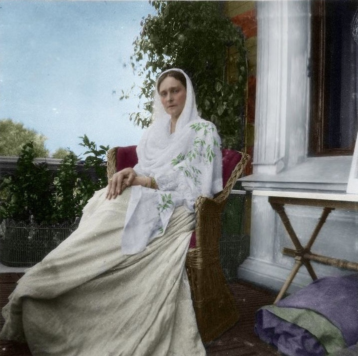 Императрица Александра Федоровна в Петергофе (1909)