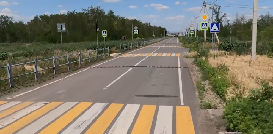 Дорога с переходами вырезка из видео