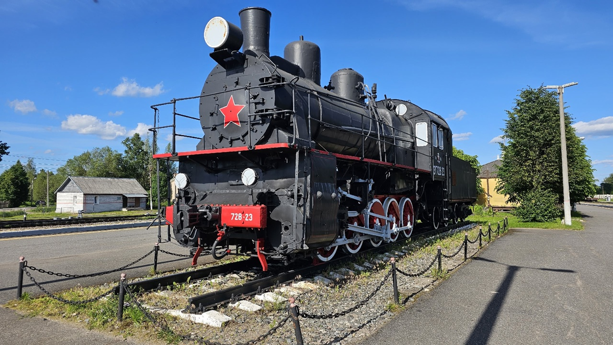 Памятник-паровоз Эм 728-23.