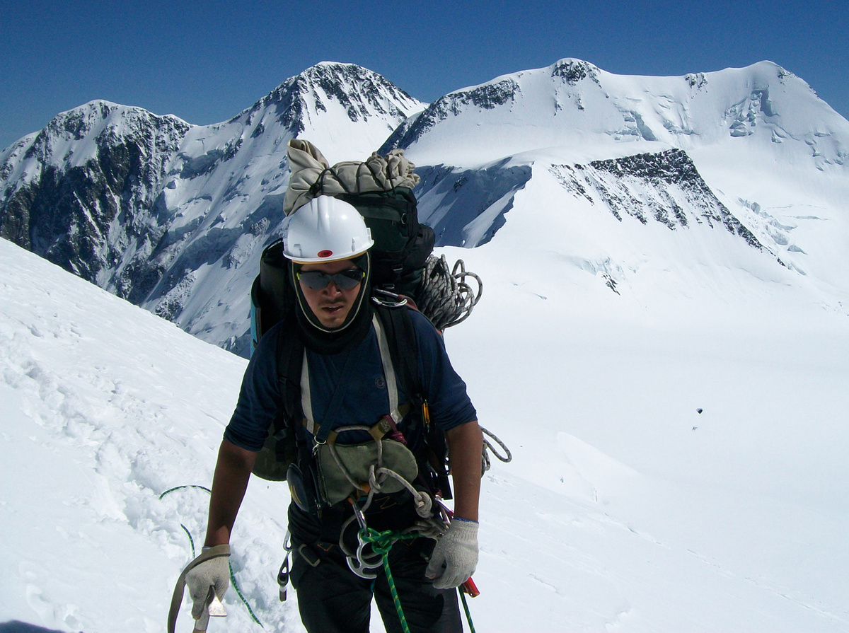 Траверс Ак-Кемской стены. Алтай. Ваш покорный слуга. Август 2010.