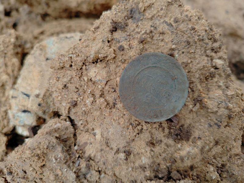 Алтын позднего чекана - первая монетная находка внутри деревни, после двухчасового вояжа по окраинам этой деревни.