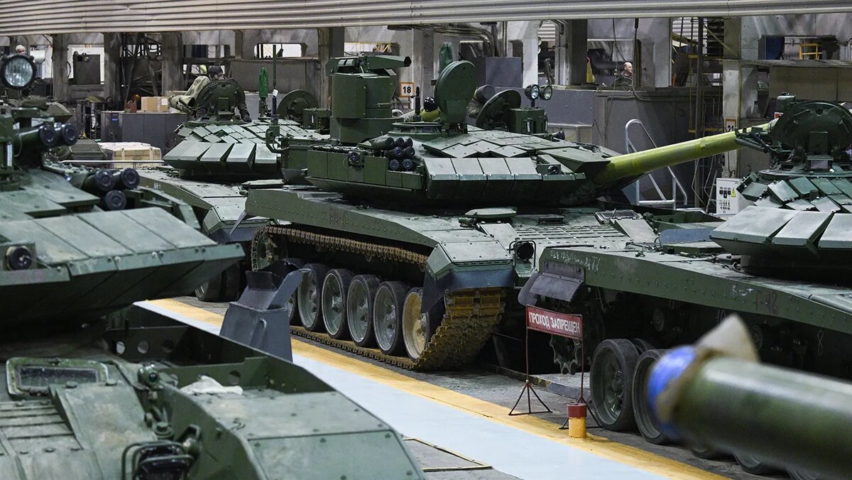   Рамиль Ситдиков / ТАСС- Военная техника в механосборочном цеху «Уралвагонзавода»
