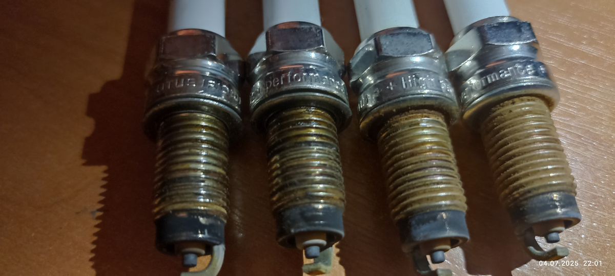 свечи слева направо, 1,2,3,4 цилинды от горловины.