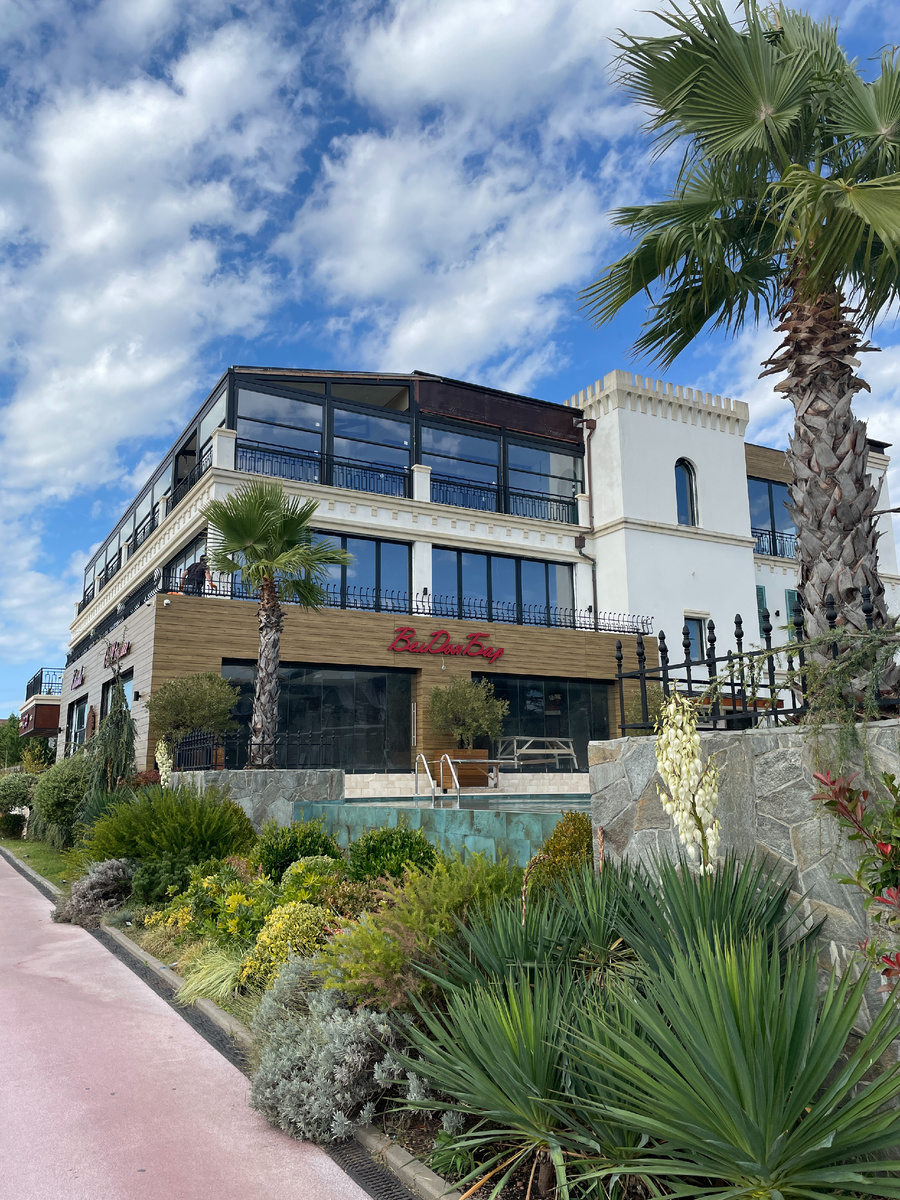 Сириус, Имеретинская набережная.