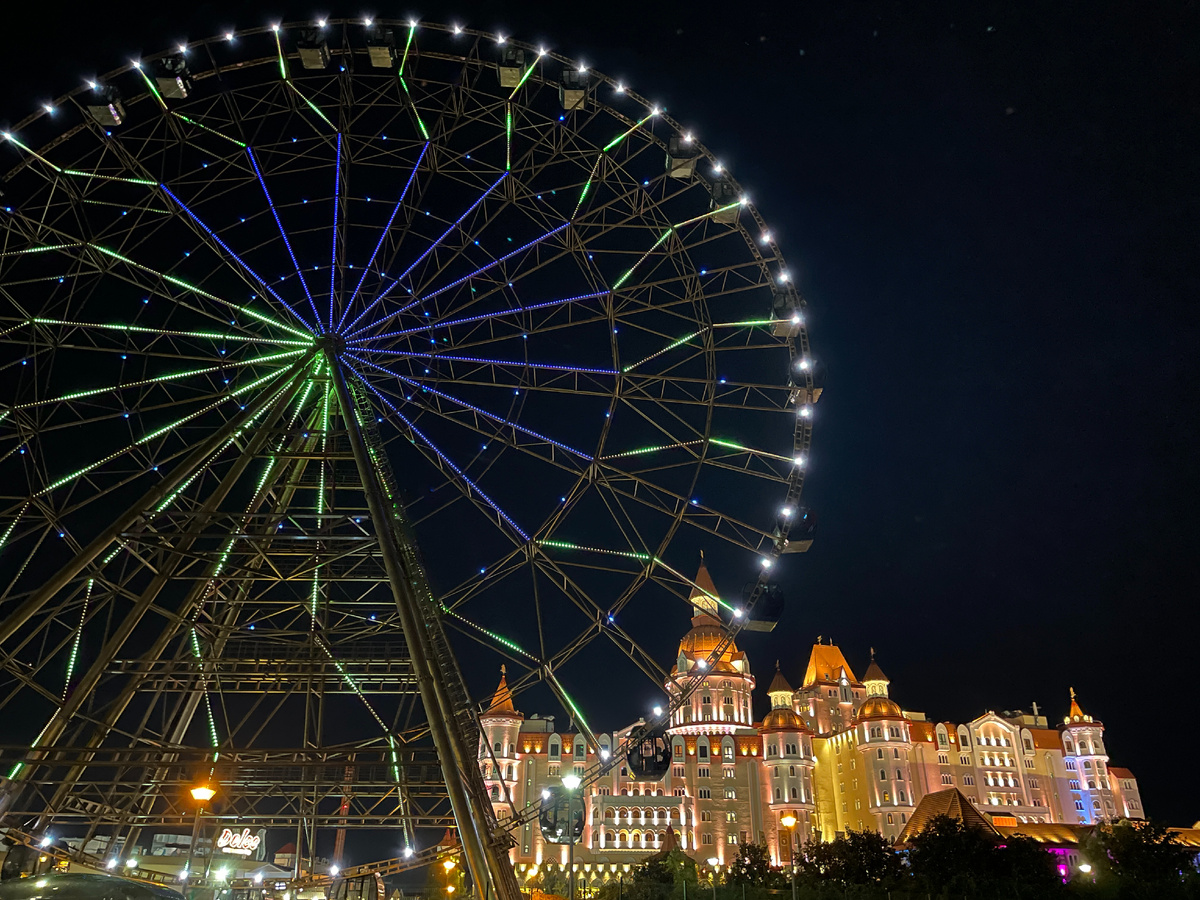 Сириус, Отель-замок Богатырь и Колесо времени.