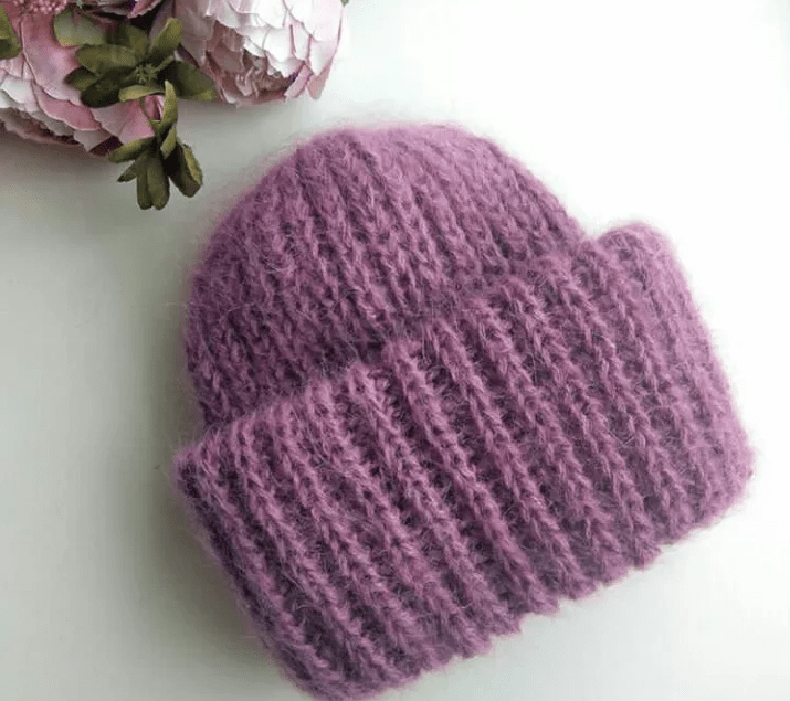 Шапка такори спицами элегантна несмотря на простоту