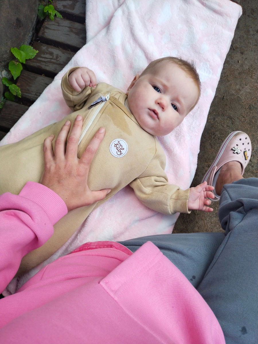 Жаждет движения, в коляске лежать скучно