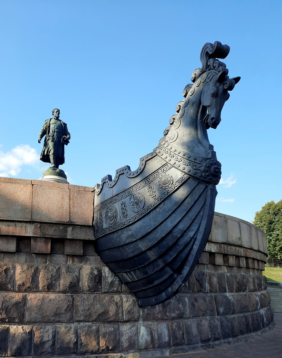 Тверской купец Афанасий Никитин (сын Никиты). Памятник в Твери. Июль 2025.