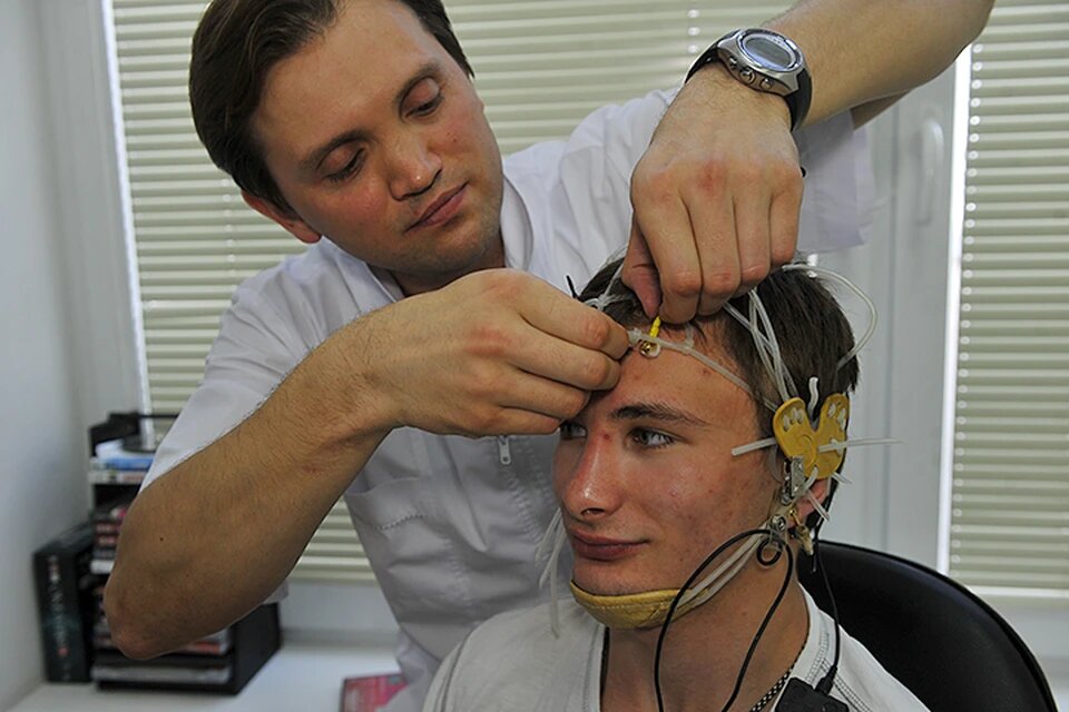 С Виктором Коссом мы обсудили тему стрессов и их влияния на нашу долгую и счастливую жизнь. Фото: Сергей ШАХИДЖАНЯН