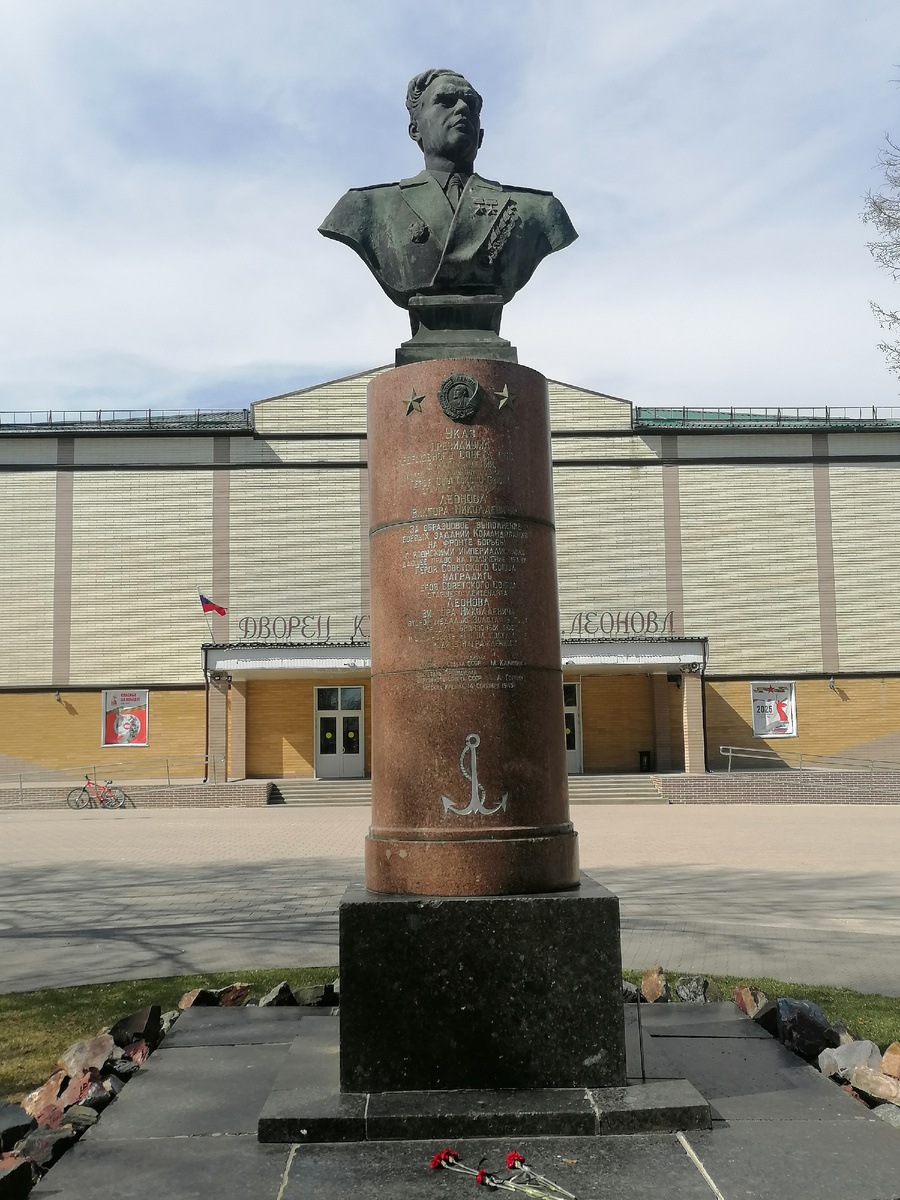 Бюст В.Н. Леонова. 15 апреля 2025 года.