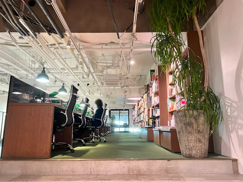 Это библиотека? Нет это книжный МАГАЗИН