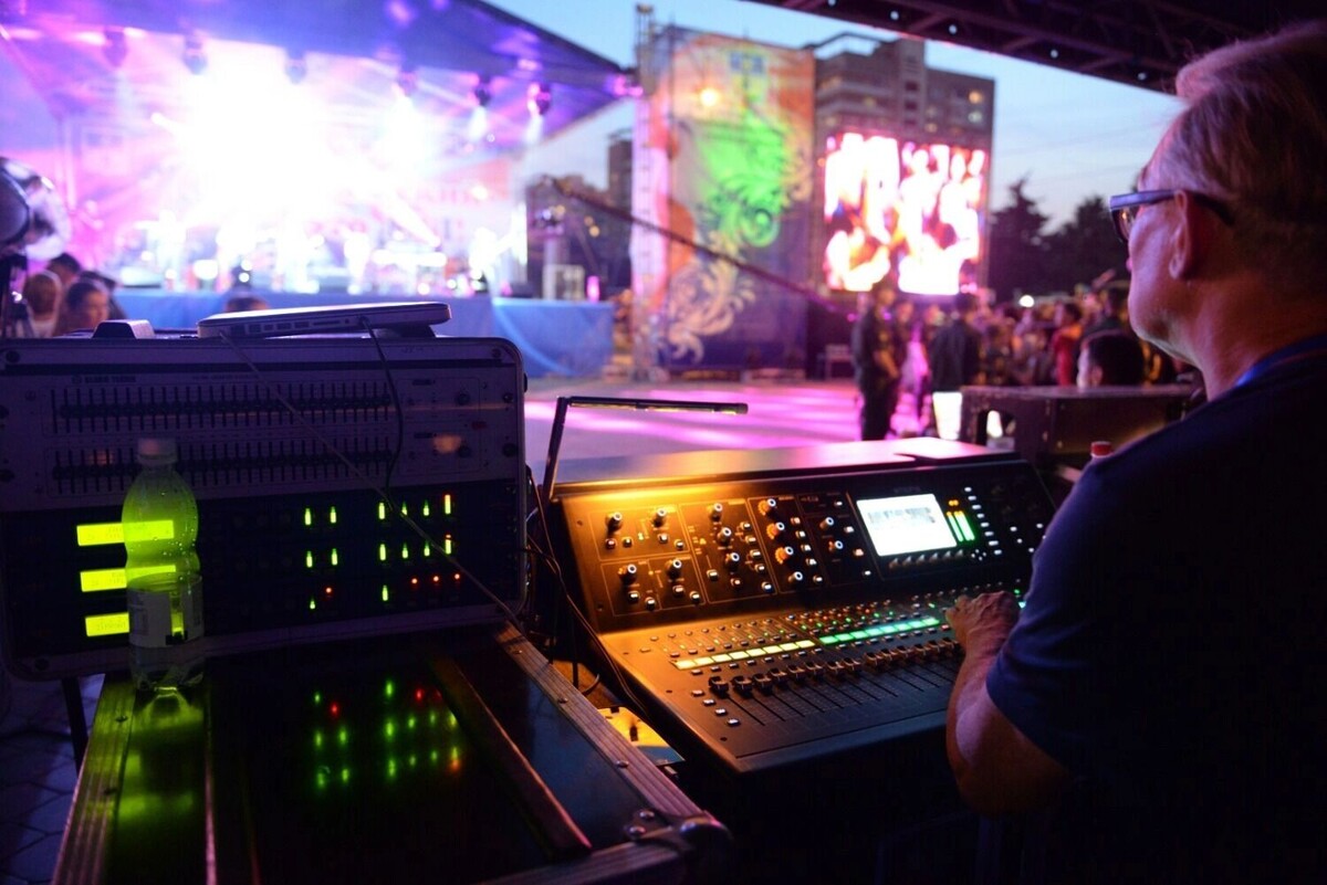 Согласно данным концертной площадки «Янтарь-Холл», мероприятие перенесено с 6 июля 2025 года на 5 июля 2026-го. Фото: 1MI