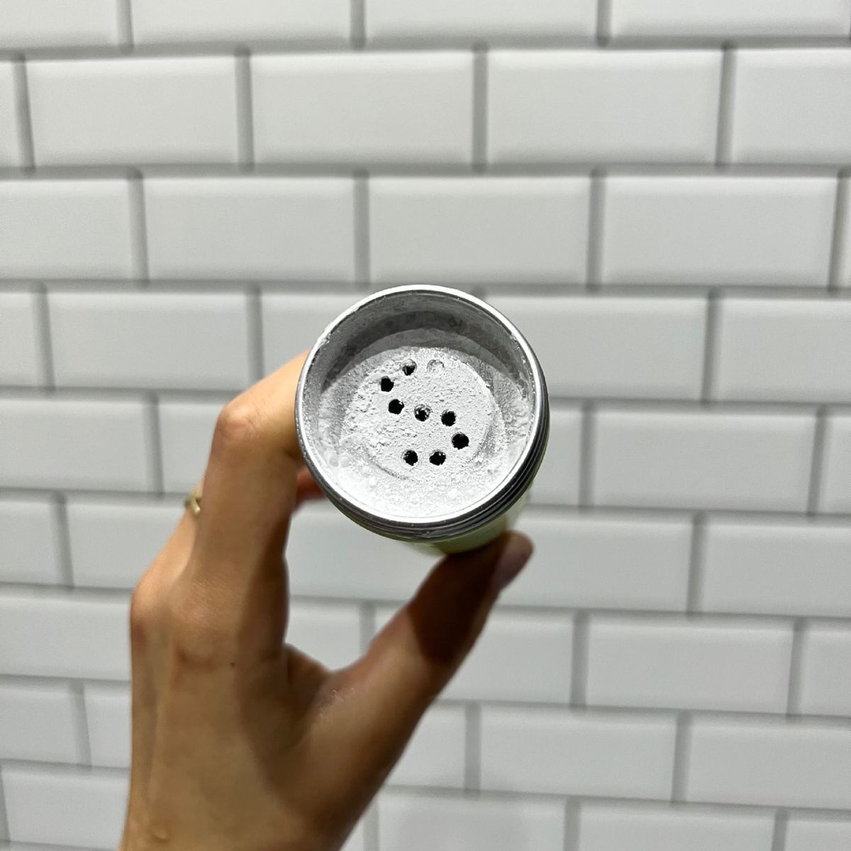 Это я прочистила отверстия, обычно всё выглядит намного хуже