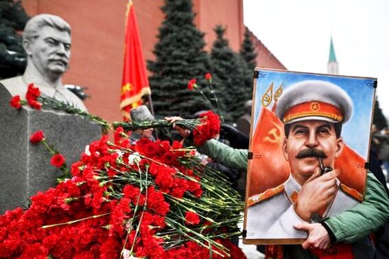 Сталин убил 110 миллионов советских граждан, а их потомки до сих пор воздают сатрапу почести. Это парадокс, или на самом деле Сталин вообще никого не убивал, и нам всё врут?