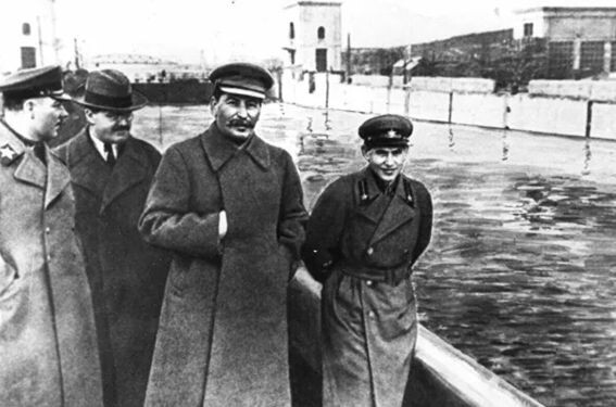 Ворошилов, Молотов, Сталин и Ежов во время Больших Чисток