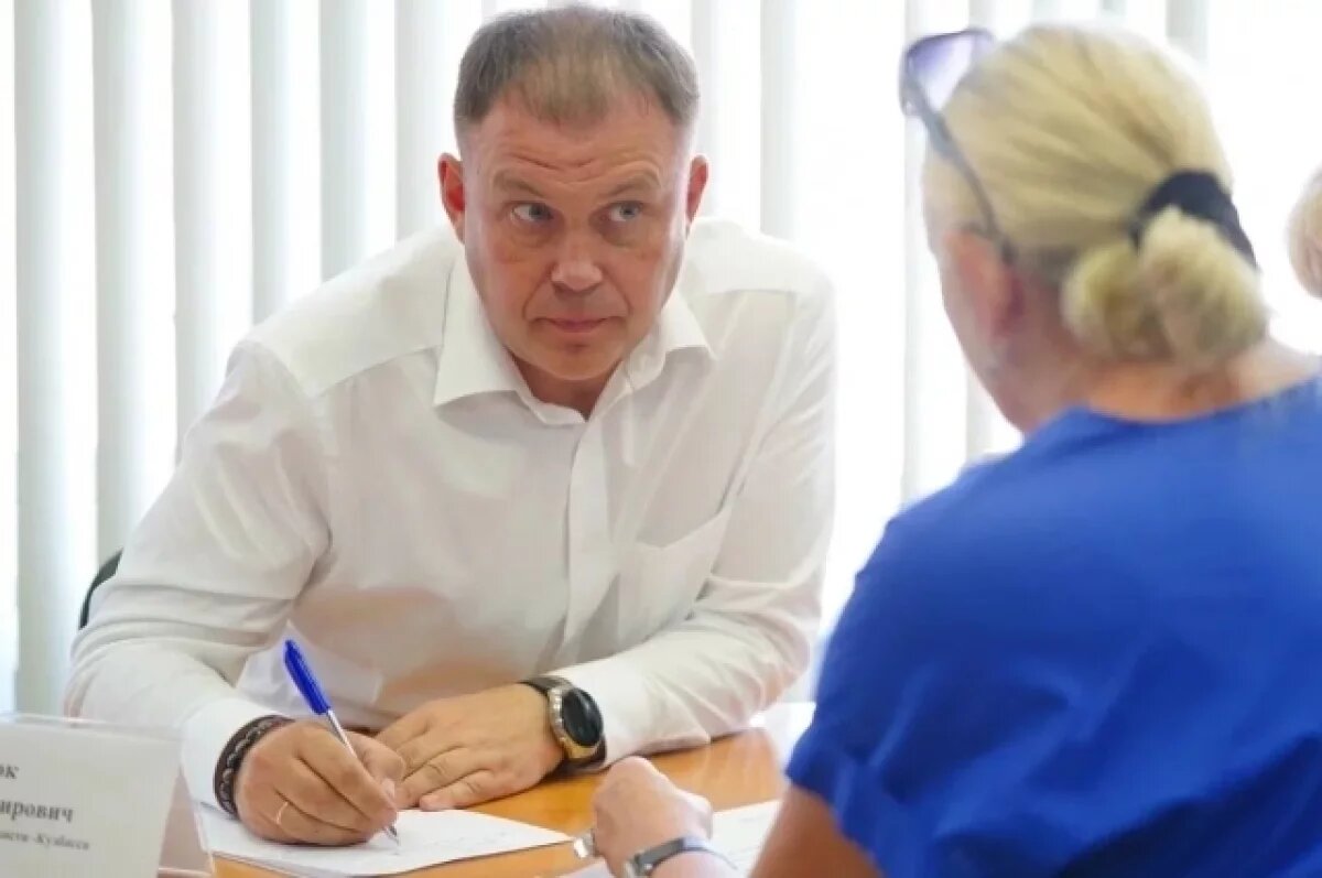    Губернатор часто последнее время говорит о том, что может поменяться с чиновниками местами, но зачем тогда такие чиновники.