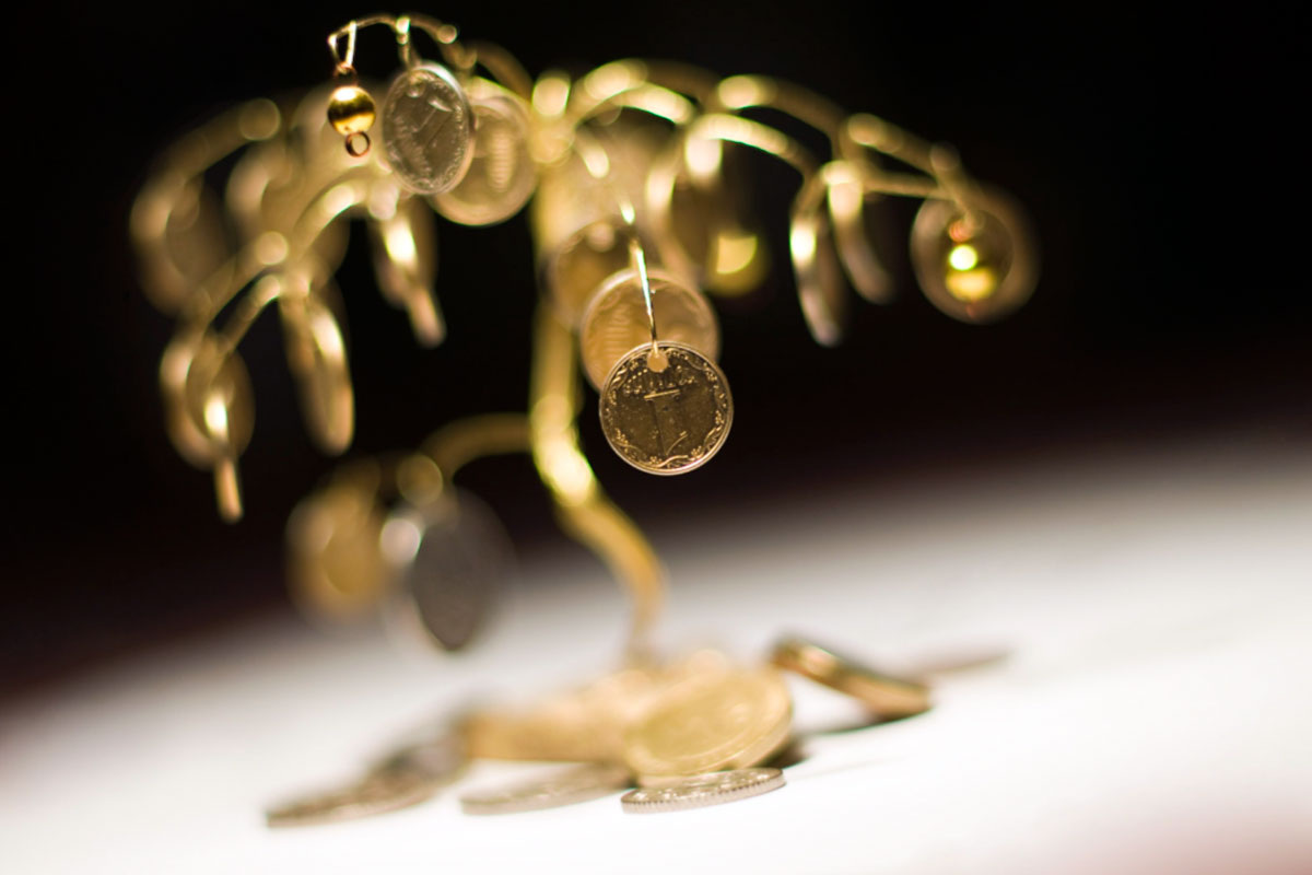 Деньги — это не просто материальный объект. Они символизируют сеть взаимных обязательств, которые держатся на общей вере