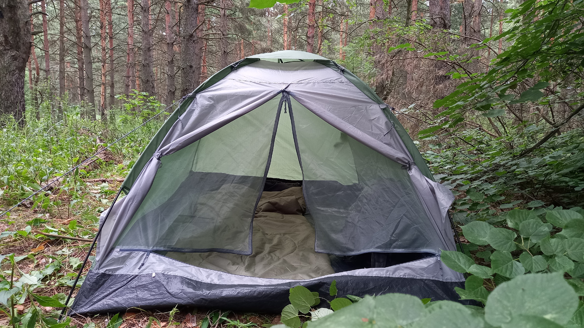 Палатка перед ночёвкой 