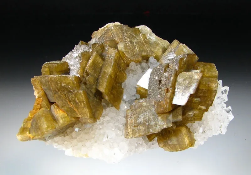 Сидерит. https://yandex.ru/images/search?from=tabbar&img_url=https%3A%2F%2Fwww.dakotamatrix.com%2Fimages%2Fproducts%2Fsiderite34912a.jpg&lr=65&pos=4&rpt=simage&text=%D1%81%D0%B8%D0%B4%D0%B5%D1%80%D0%B8%D1%82