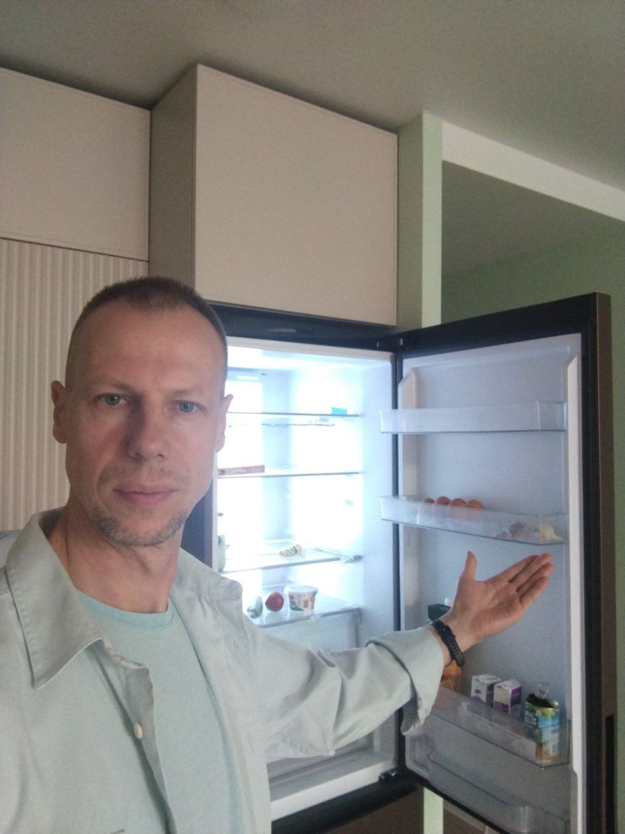 Это бытовой холодильник, а в повествовании пойдет речь о промышленных холодильных водоохлаждающих машинах.