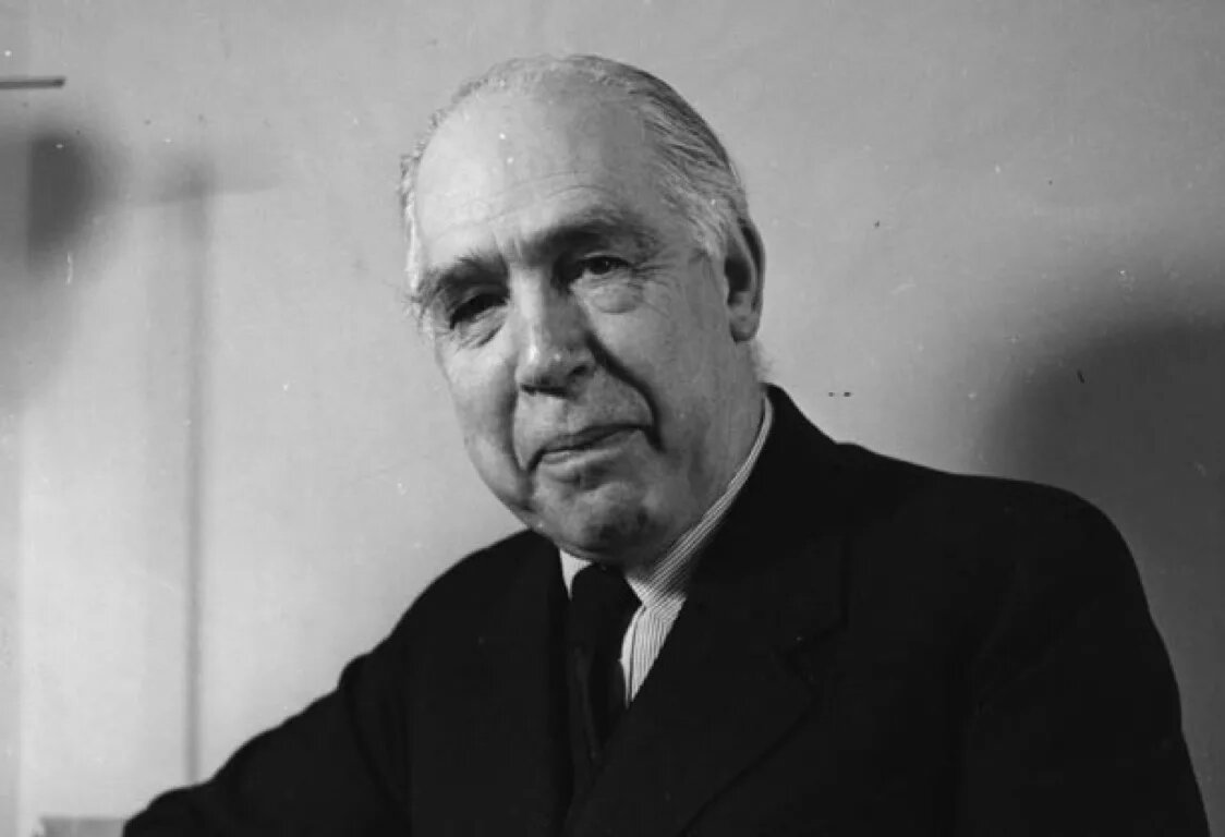 https://www.eduspb.com/public/img/biography/b/bohr_1.jpg