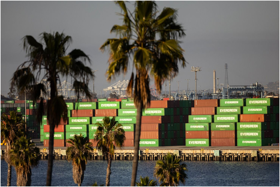 Склад морских контейнеров в порту Лос-Анджелеса в Сан-Педро, штат Калифорния, 15 мая.
Алиша Джучевич для The Washington Post/Getty Images