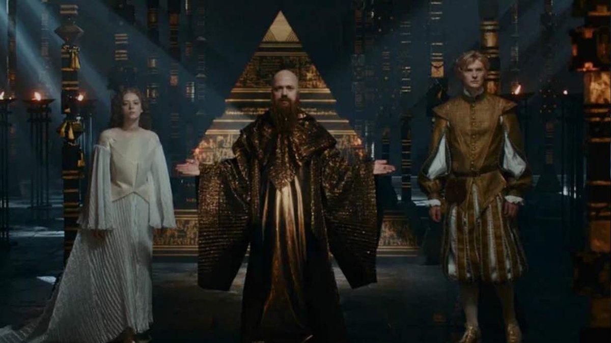 Ритуал у пирамиды. Кадр из второго эпизода сериала Этерна